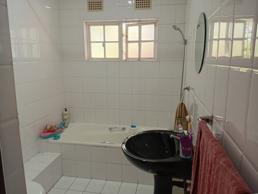 To Let 3 Bedroom Property for Rent in Beacon Bay North Eastern Cape